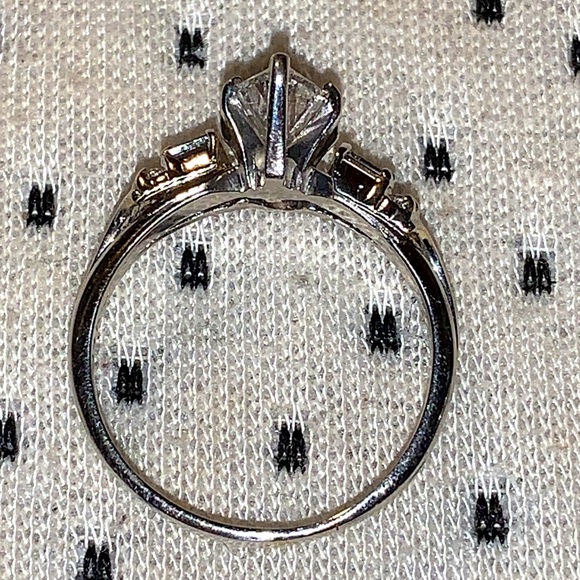 14k Excellent Diamond ring - Picture 4 of 6